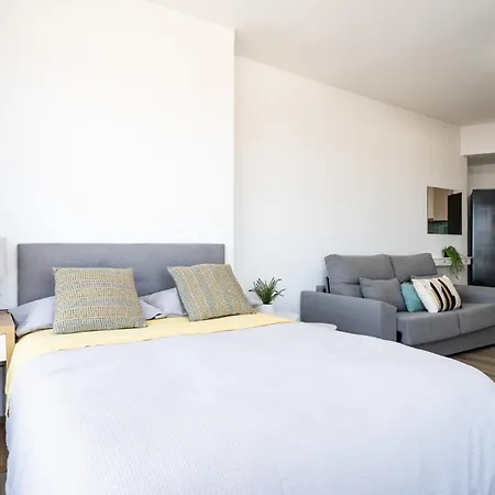 Malagasuite Glow & Pool Apartment *